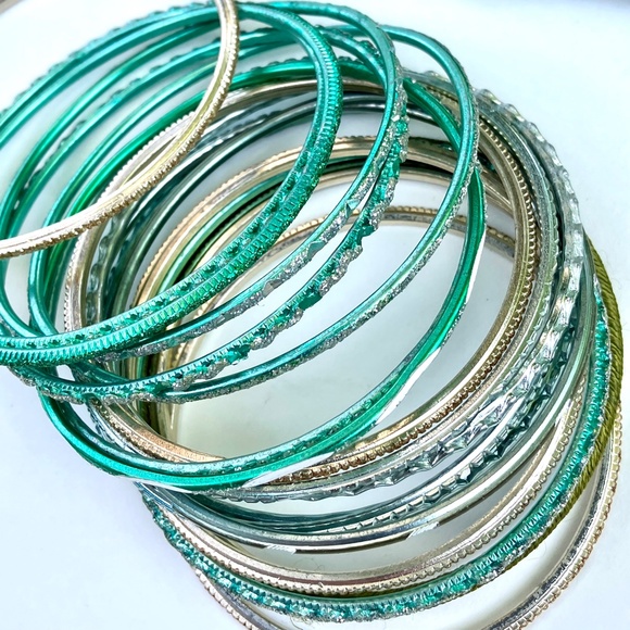 Mixed Bundle of Thin Metal Bangles in Green and Gold Tones - Picture 4 of 6